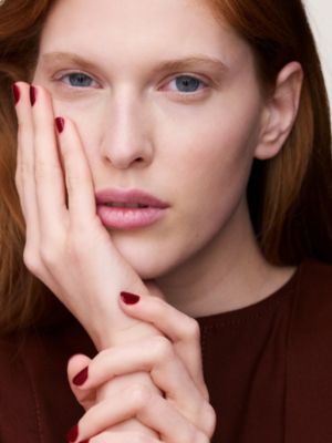 Nail polish, Rouge H, View: Worn, worn, view 3 of 6