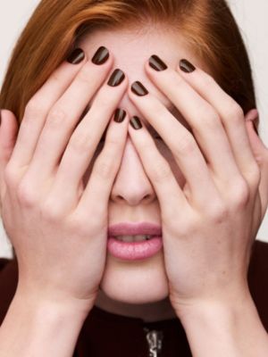 Nail polish, Brun Bistre, View: Worn, worn, view 3 of 6