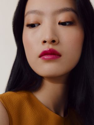 실키 립스틱 샤인, 리미티드 에디션, 로즈 젤라틴, 보기: 이미지: 제품 착용 이미지, worn, 6개 중 7번째 보기