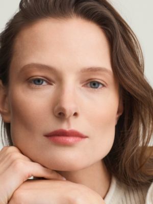 Glänzender Lippenstift, Limitierte Edition, Beige Croisette, Ansicht: Getragene Ansicht, worn, Ansicht 6 von 11