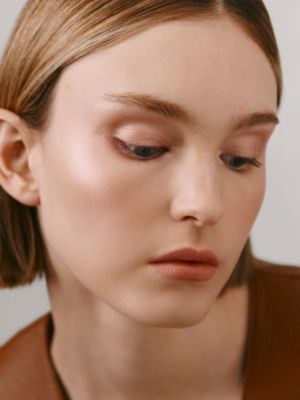 H Trio iridescent mineral powder, Rose Atacama, View: Worn, worn, view 4 of 8