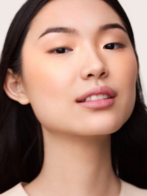 이리데슨트 미네랄 파우더, 코랄 모하비, 보기: 이미지: 제품 착용 이미지, worn, 6개 중 11번째 보기