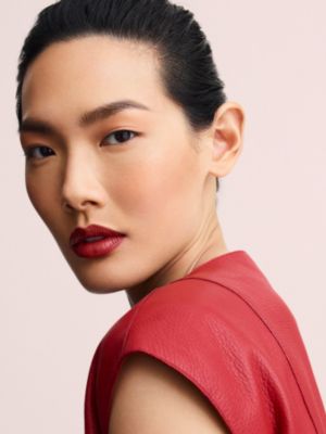 새틴 립스틱, 루즈 갈라 80 리미티드 에디션, 보기: 이미지: 제품 착용 이미지, worn, 7개 중 10번째 보기