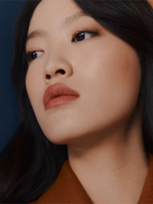 매트 립스틱, 리미티드 에디션, 베쥬 도블리스, 보기: 이미지: 제품 착용 이미지, worn, 4개 중 5번째 보기