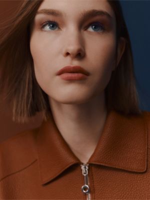 매트 립스틱, 리미티드 에디션, 베쥬 도블리스, 보기: 이미지: 제품 착용 이미지, worn, 5개 중 5번째 보기
