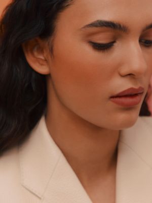 Sun-kissed Healthy Glow Powder Face and Cheeks, Limited edition, View: Worn, worn, view 3 of 8
