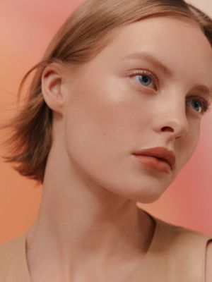 Sun-kissed Healthy Glow Powder Face and Cheeks, Limited edition, View: Worn, worn, view 4 of 8