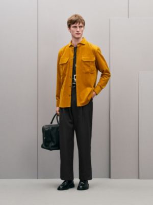 Straight cut shirt with gusset pocket