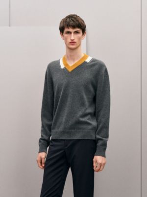 "Decoupe sellier" V-neck cashmere sweater, View: Worn, worn, view 2 of 5