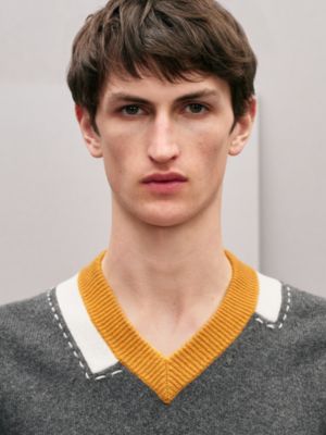 "Decoupe sellier" V-neck cashmere sweater, View: Worn, worn, view 4 of 5