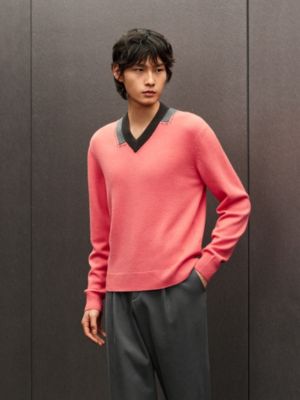 Pullover mit V-Ausschnitt "Découpe sellier" aus Kaschmir, Ansicht: Getragene Ansicht, worn, Ansicht 2 von 5