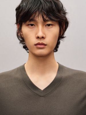 "Detail H" V-neck wool sweater, View: Worn, worn, view 4 of 5