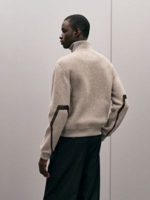 Sweatshirt mit Reißverschlusskragen und Lederdetail, Ansicht: Getragene Ansicht, worn, Ansicht 3 von 6