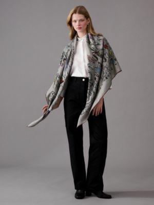 Paddock 익셉셔널 임브로이더드 숄 140, 보기: 이미지: 제품 착용 이미지, worn, 2개 중 4번째 보기