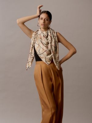 Brides de Gala au Fil de Soie Exceptional embroidered shawl 140, View: Worn, worn, view 2 of 3