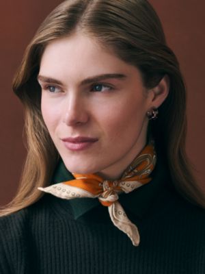 Grand Tralala scarf 45, View: Worn, worn, view 2 of 3
