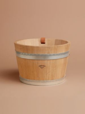 Groom stable bucket