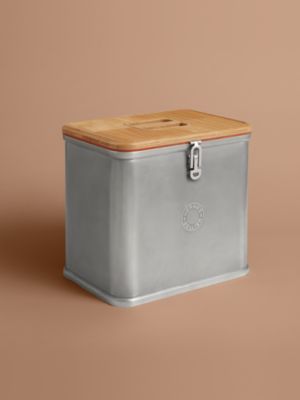 Grooming box