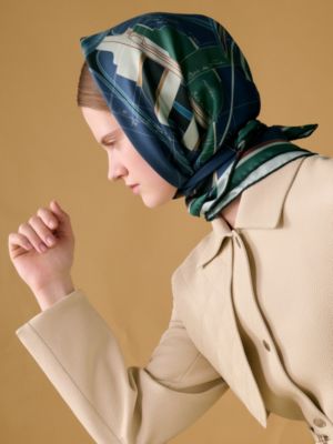 Petit Duc 더블 페이스 스카프 90, 보기: 이미지: 제품 착용 이미지, worn, 3개 중 6번째 보기