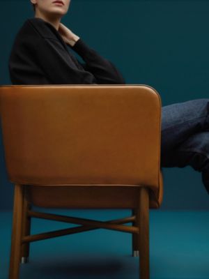Les Necessaires d'Hermès椅子, 檢視: 佩戴, worn, 檢視共2張圖片的第3張