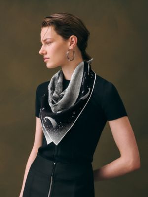 カレ 70 《クレール・ドゥ・リュンヌ》, イメージ: 着用例, worn, ビュー2の4