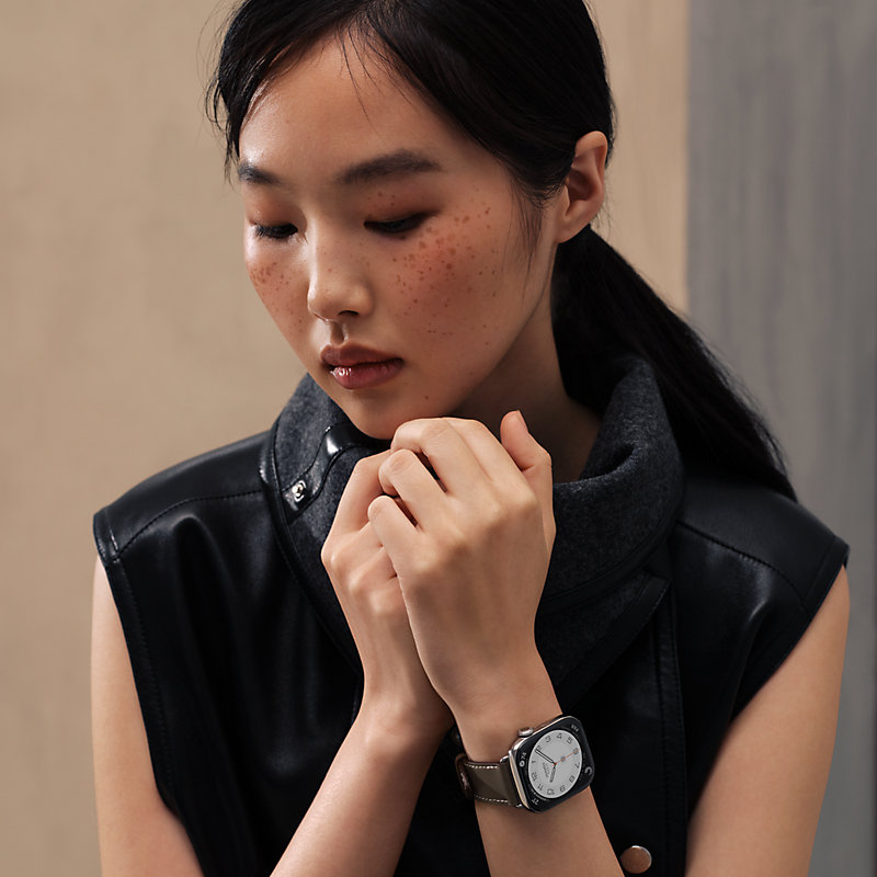 Apple Watch Hermès シンプルトゥール 42 mm - ベージュ | Hermès 
