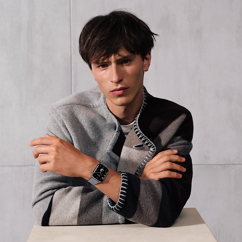 Apple Watch Hermès シンプルトゥール 46 mm | Hermès - エルメス-公式 