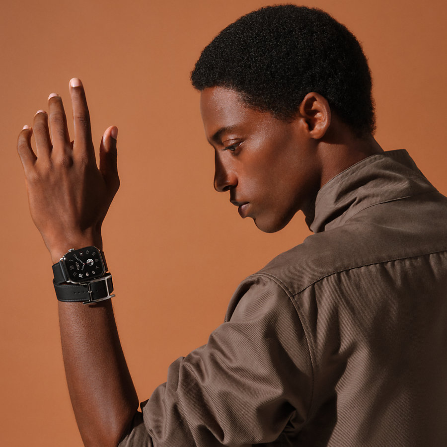 Apple Watch Hermès ドゥブルトゥール 《アピ》 46 mm | Hermès 
