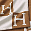 Avalon薄毯, 檢視: 佩戴, worn, 檢視共3張圖片的第4張