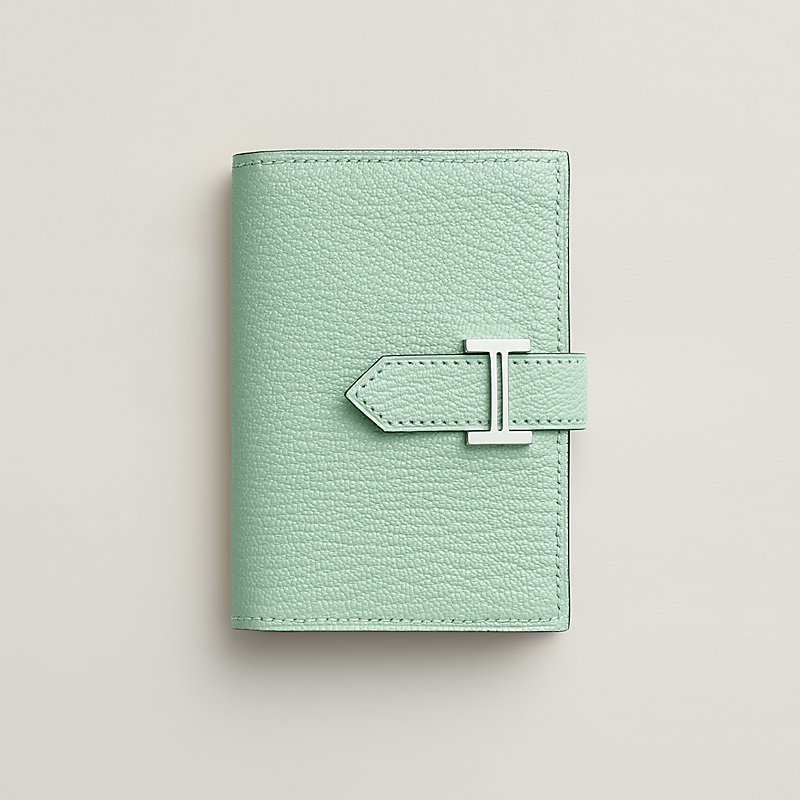 Bearn card holder