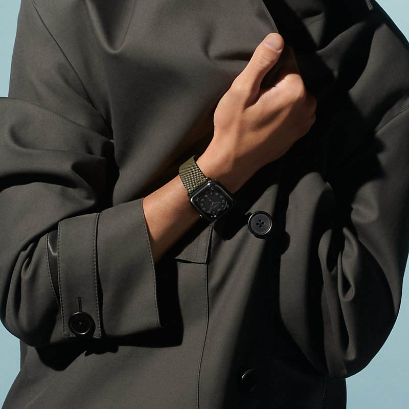 Acheter un modèle Apple Watch Hermès Series 9 GPS + Cellular, Boîtier en  acier inoxydable argent de 45 mm, Bracelet Simple Tour Toile H Gold/Écru -  Apple (FR)
