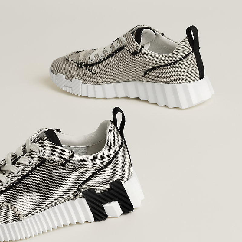 Bouncing sneaker