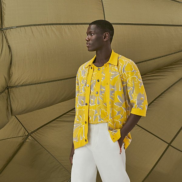 Boxy fit shirt with capri collar 