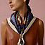 Brides de Gala絲巾環, 檢視: 佩戴, worn, 檢視共2張圖片的第2張