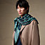 Brides et Chaines 100方巾, 檢視: 佩戴, worn, 檢視共2張圖片的第3張