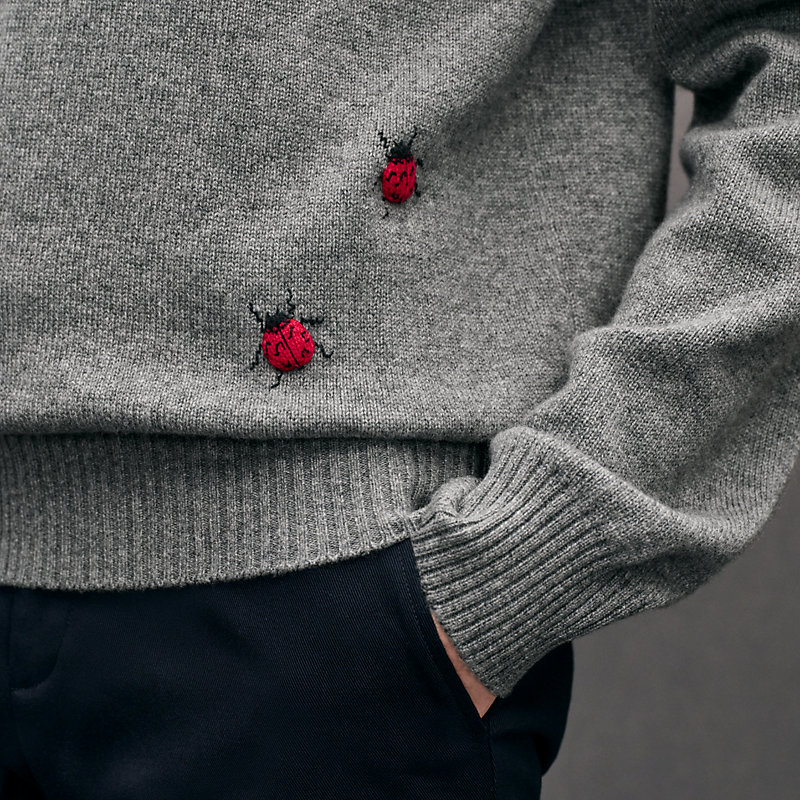 “Broderie coccinelle” 캐시미어 크루넥 스웨터