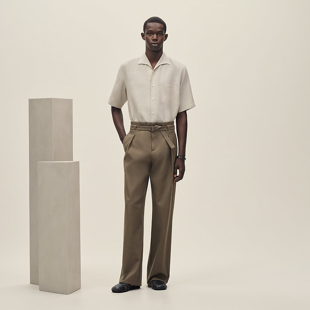 Camisa de corte reto com mangas curtas e gola notched | Hermès Brasil