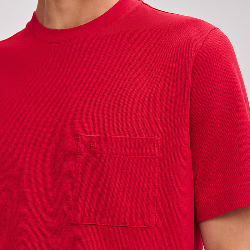 Camiseta com bordado "H"