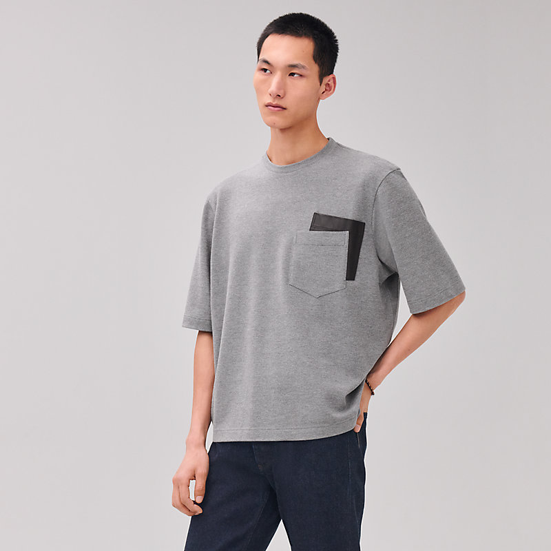 Camiseta con bolsillo sombreado