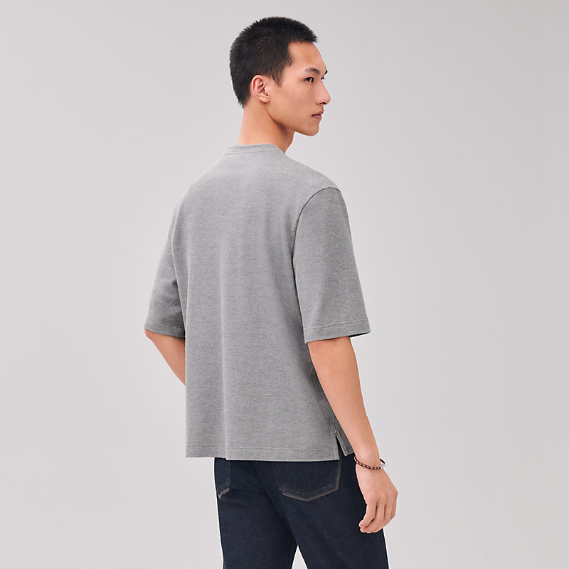 Camiseta con bolsillo sombreado