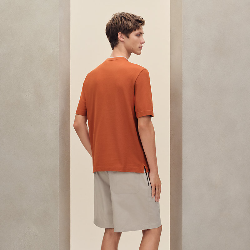 Camiseta con detalle "piqûres sellier"
