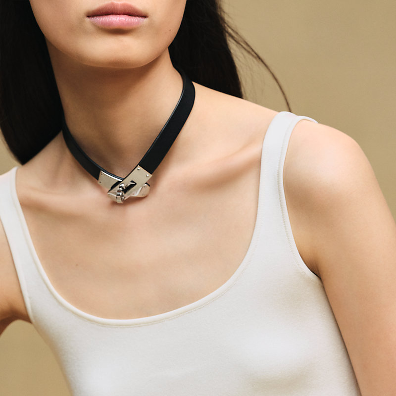 Camiseta de tirantes con joyas