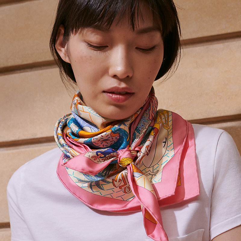 Foulard CARRÉ HERMÈS 90 En Soie - Motif Collector "C’est La Fête" Double Face Cheval - Bleu Vif - Neuf Sans étiquette