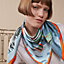 Carré 90 Hermès Parade, Vue: Vue portée, worn, vue 2 sur 3