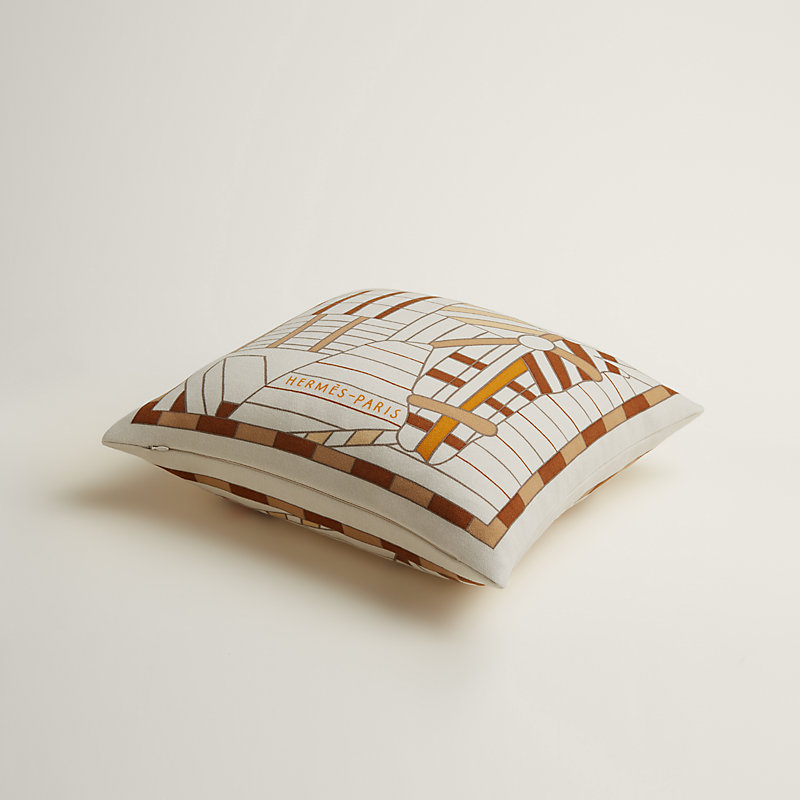 Cheval au Faubourg pillow