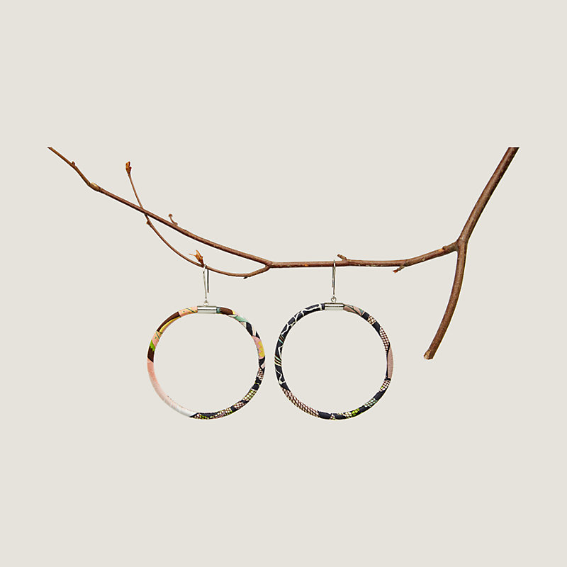 Circle drop earrings