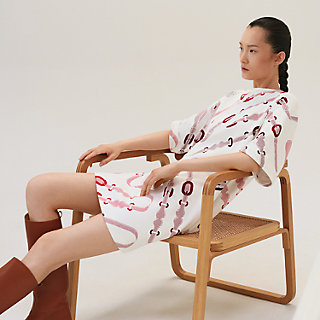 アートを纏う HERMES Robe droite imprime Coaching Remixドレス Robe droite imprimé « Coaching Remix » | Hermès France