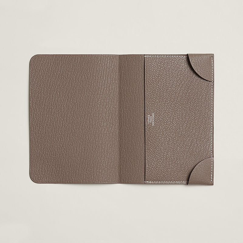Coins de Malle passport holder - Beige | Hermès Canada