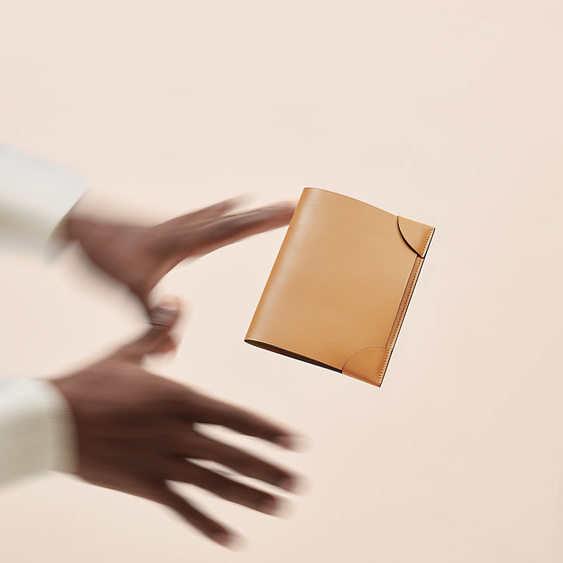 Coins de Malle passport holder - Green | Hermès Hong Kong SAR