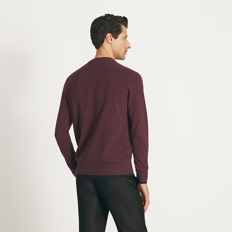 Color-finish round-neck sweater